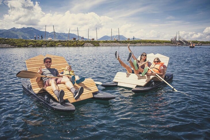 Fahrt mit den Zapfenschuppenbooten am Fichtensee