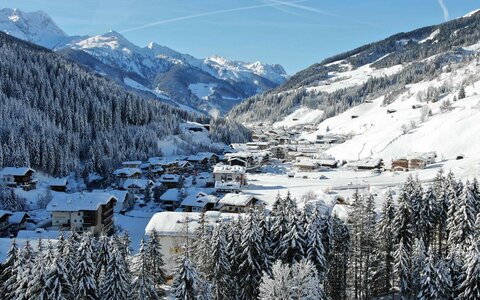 Blick auf die Gemeinde Gerlos im Winter