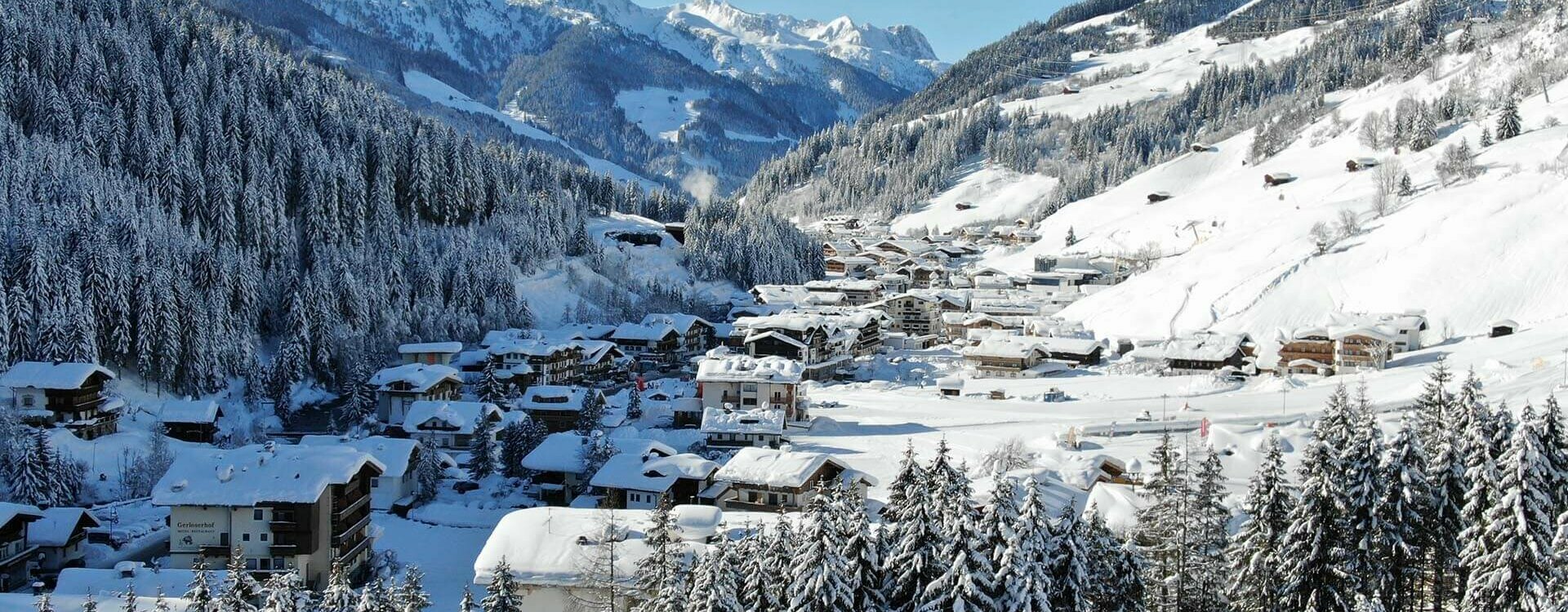 Blick auf die Gemeinde Gerlos im Winter