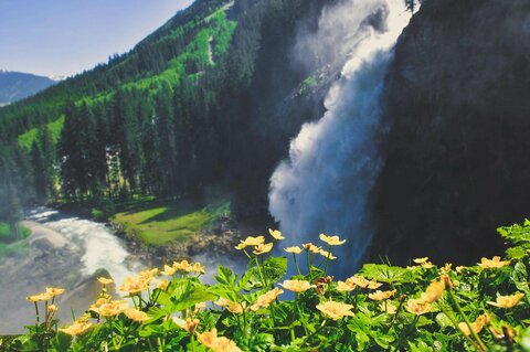 Blick auf einen traumhaften Wasserfall