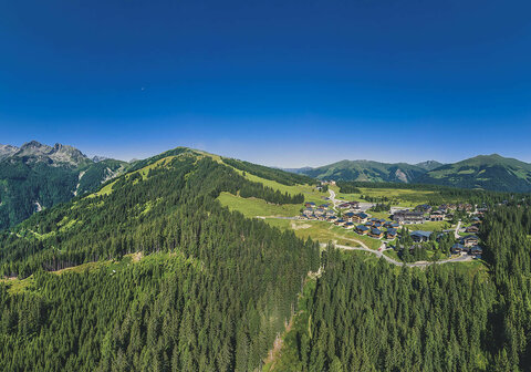 Blick auf eine traumhafte Bergkulisse