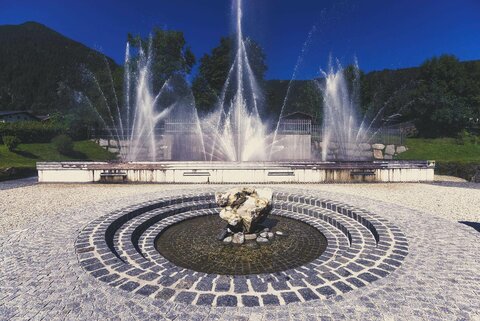 Wasserfontänen die in die Luft schießen