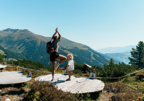 Yoga bei der Yogaplattform im Latschenland