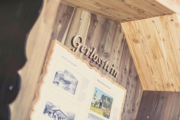 Eine Infotafel  über den Berg Gerlosstein.