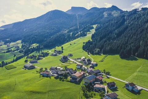 Blick von oben auf Hainzenberg