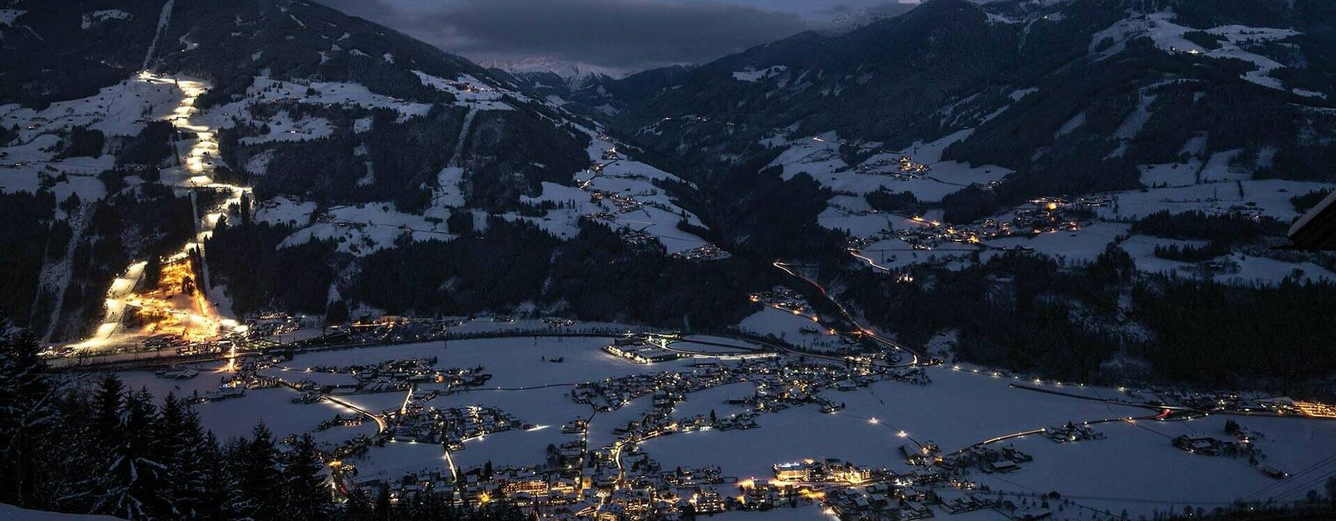 Zell am Ziller bei Nacht im Winter