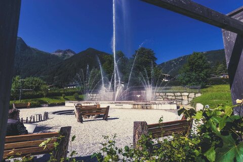 Wasserfontänen die in die Luft schießen