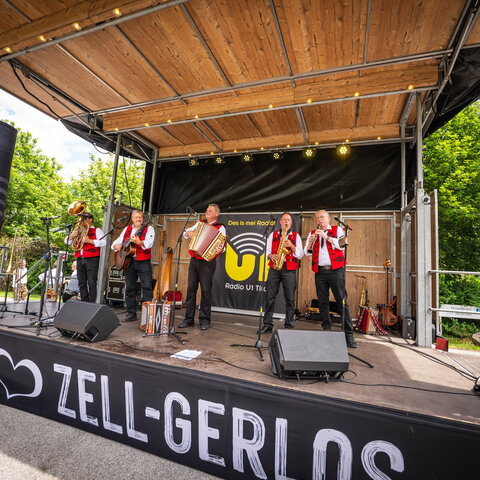 Bühne mit Musiker beim Radio U1 Tirol Frühshoppen