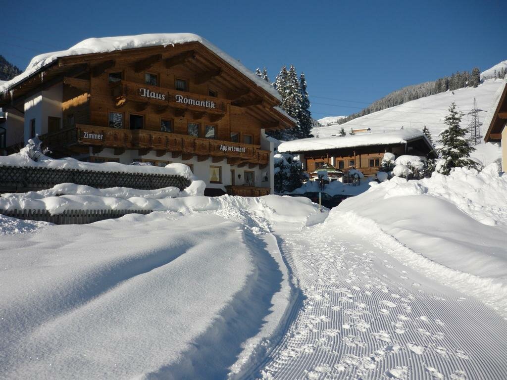 Haus-Romantik-im-Winter.jpg