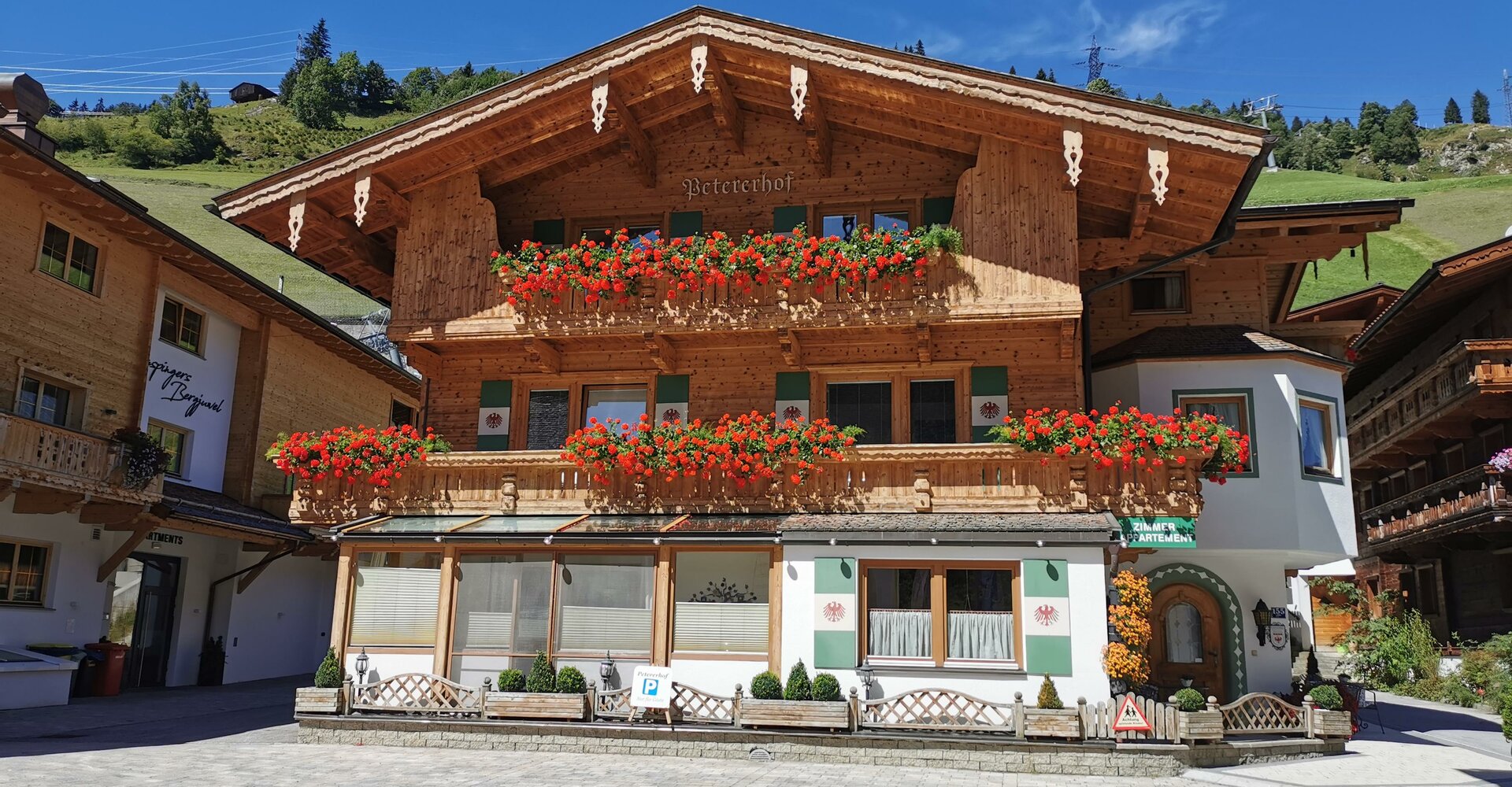Petererhof-im-Sommer.jpg