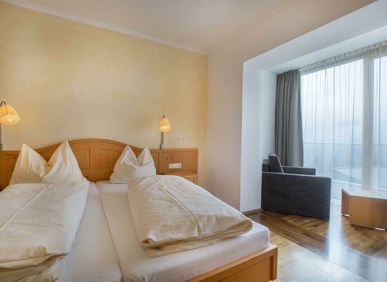 Dreibettzimmer mit Dusche od. Bad, WC