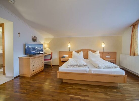 Dreibettzimmer mit Dusche od. Bad, WC