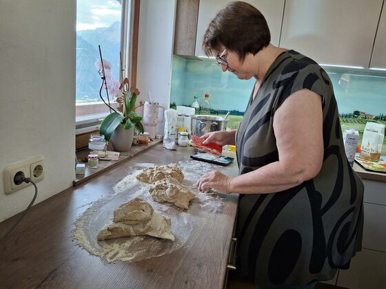 Brotbacken mit Karin