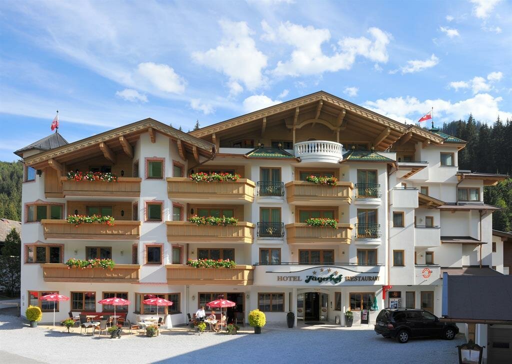 Hotel-Jaegerhof-Sommer.jpg