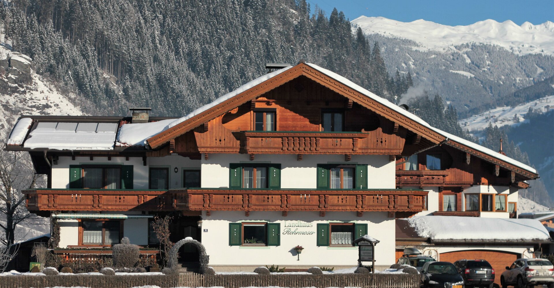 Hausansicht-Winter.jpg