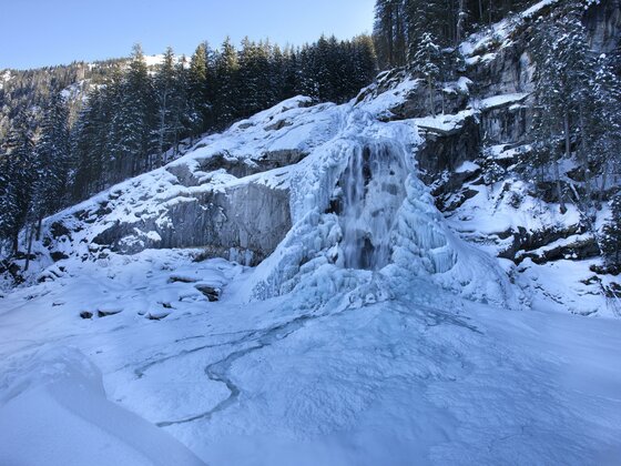 Im Winterreich der Wasserfälle