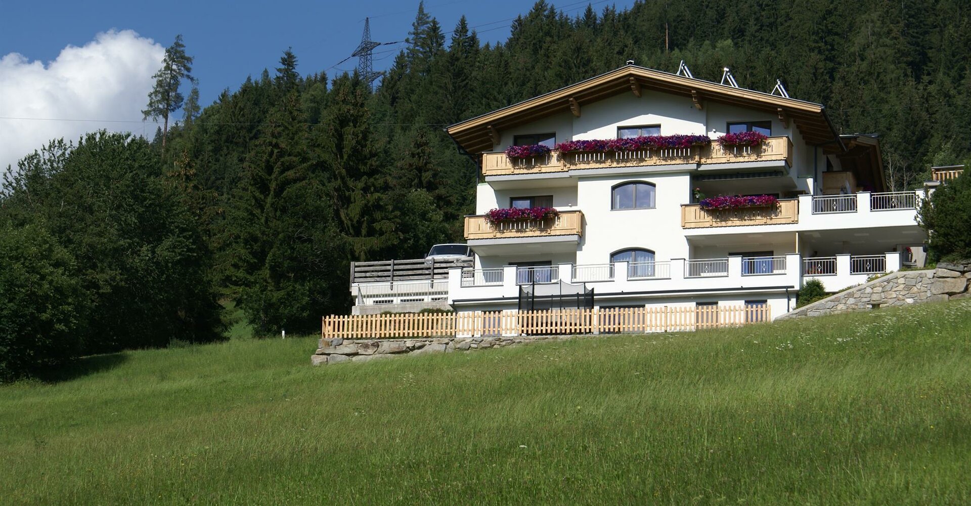 Apart-Spitaler-im-Sommer-in-der-Zillertal-Arena.jpg