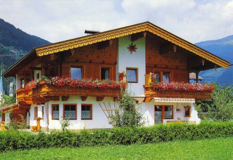 Hausansicht-Sommer.jpg