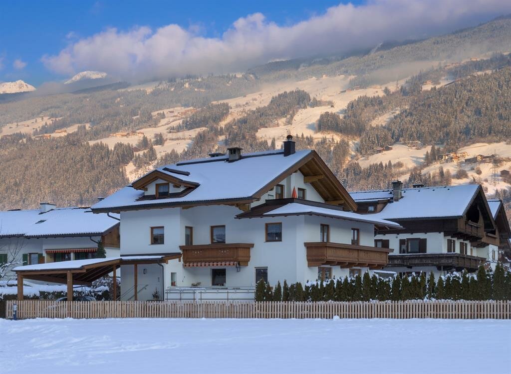 Haus-Winter.jpg