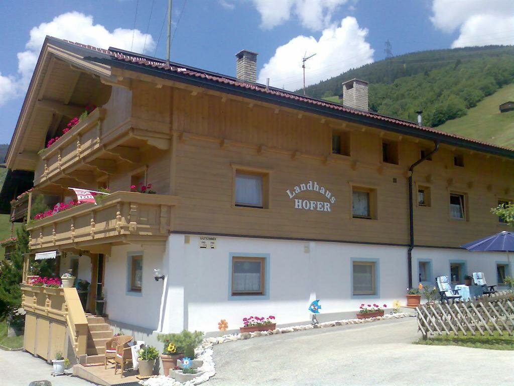 Landhaus-Hofer-Sommeransicht.jpg