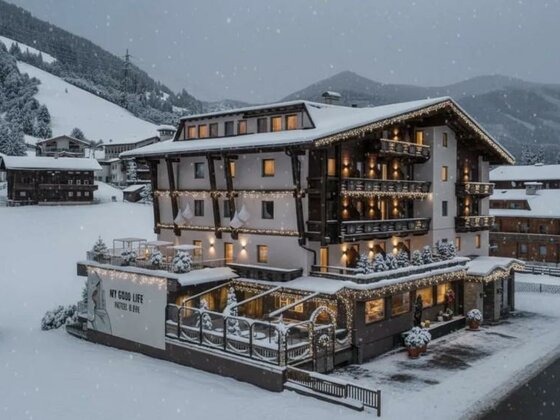 My Goodlife Hotel & Bar