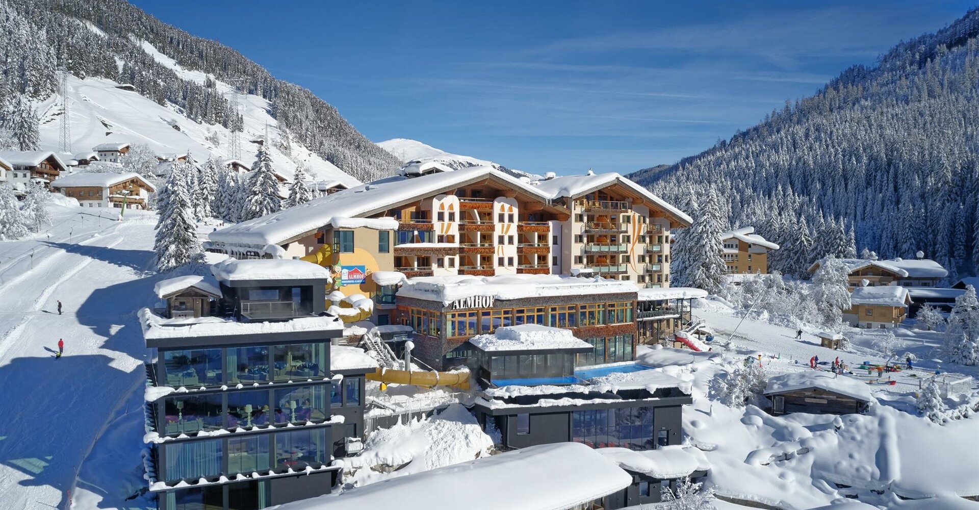 Almhof-Family-Resort-SPA-im-Winter.jpg