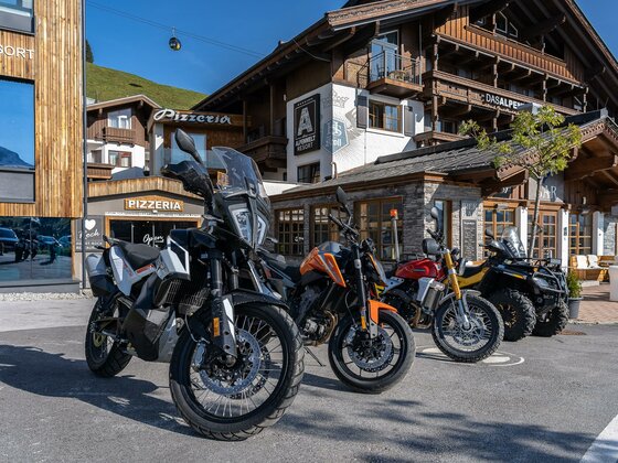 Motorrad Verleih in Königsleiten