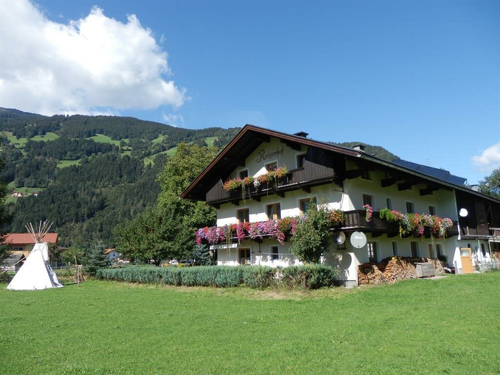 Sommeransicht-Reiserhof.jpg