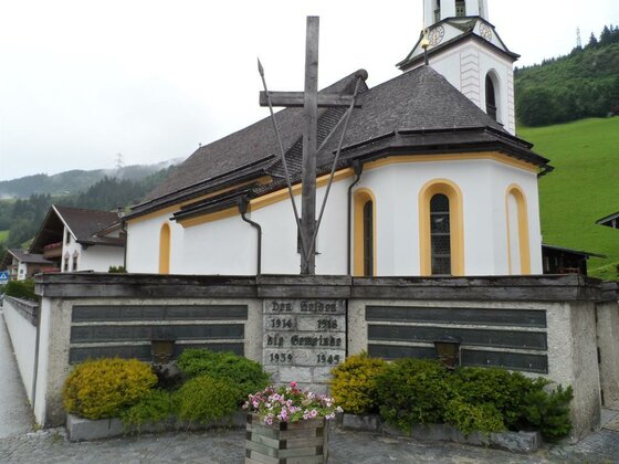 Kriegerdenkmal bei der Pfarrkirche Gerlos