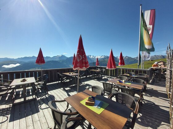 Almabtriebs-Frühschoppen mit den Longalatn auf der Latschenalm
