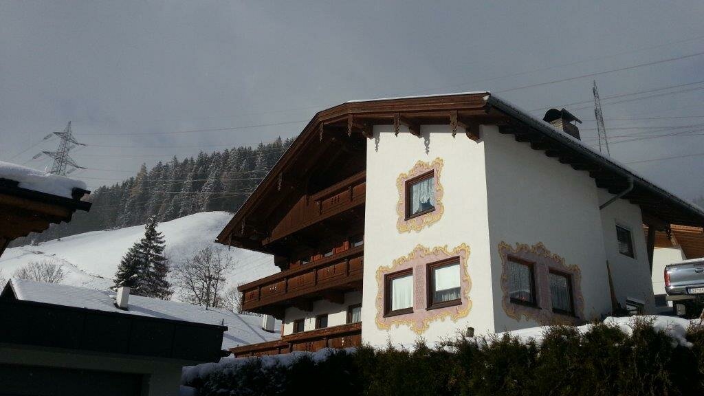 Winteransicht-Haus.jpg