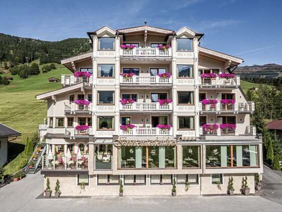 Öffentliche E-Ladestation Auto beim Hotel Innertalerhof