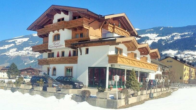 Hotel-Restaurant-Rosengarten-im-Winter.jpg