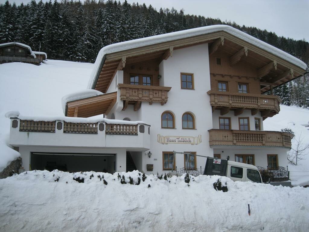 Haus-Talblick-Winter.jpg